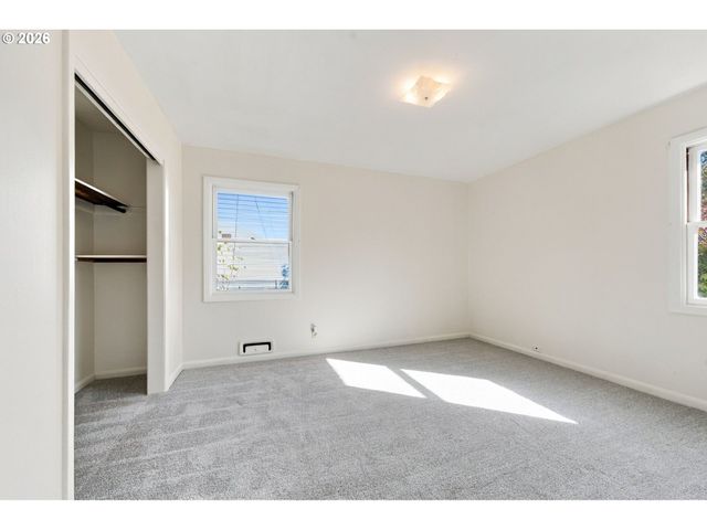 2526 E 20th St, Vancouver, WA 98661