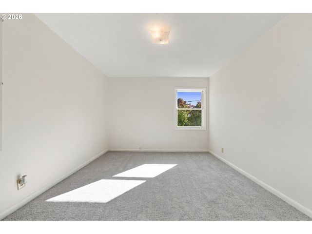2526 E 20th St, Vancouver, WA 98661