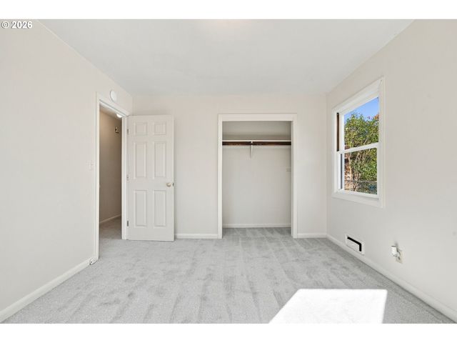 2526 E 20th St, Vancouver, WA 98661