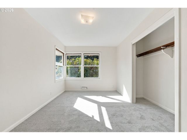 2526 E 20th St, Vancouver, WA 98661