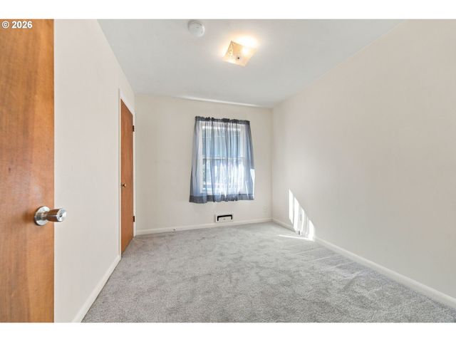 2526 E 20th St, Vancouver, WA 98661