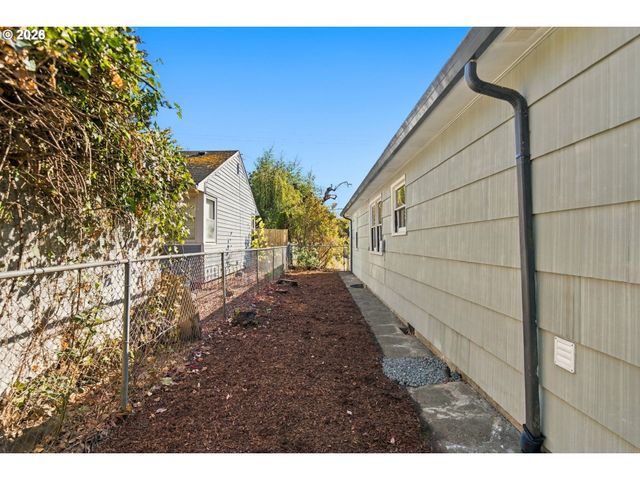 2526 E 20th St, Vancouver, WA 98661