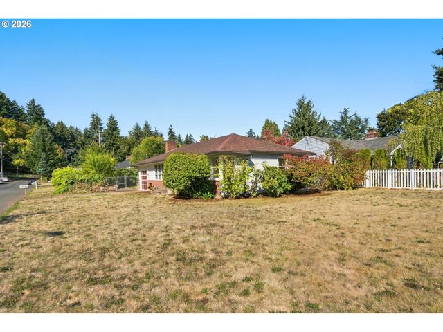 2526 E 20th St, Vancouver, WA 98661
