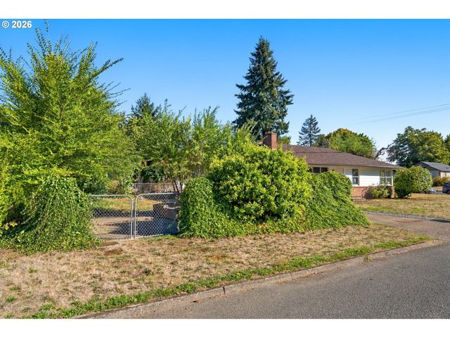 2526 E 20th St, Vancouver, WA 98661