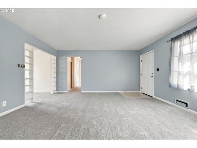 2526 E 20th St, Vancouver, WA 98661