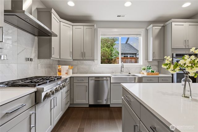 8215 NE 126th Drive, Kirkland, WA 98034