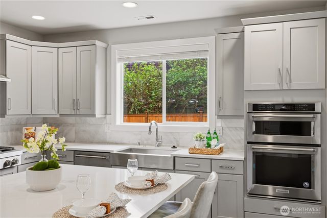 8215 NE 126th Drive, Kirkland, WA 98034