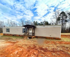 206 James Road, Advance, NC 27006