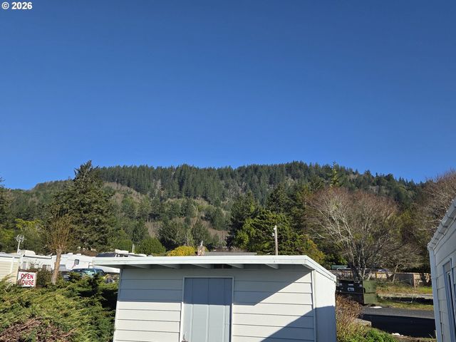 97972 HALLWAY Rd 22, Brookings, OR 97415