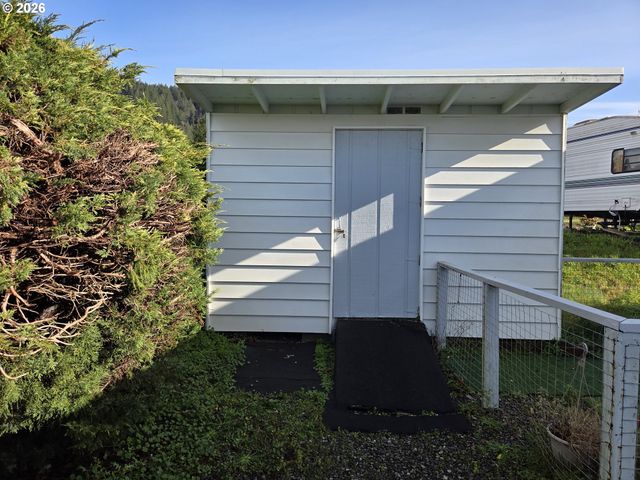 97972 HALLWAY Rd 22, Brookings, OR 97415
