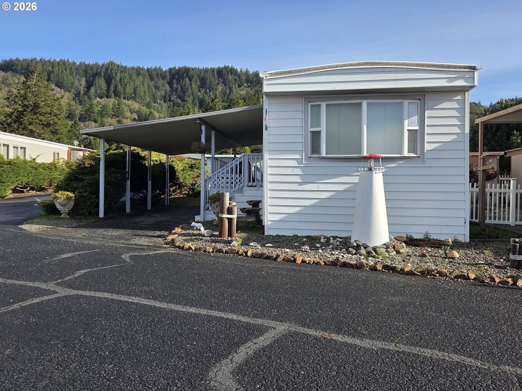 97972 HALLWAY Rd 22, Brookings, OR 97415