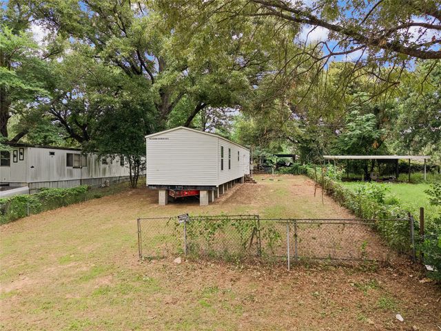 117 Crestwood Drive, Mabank, TX 75156