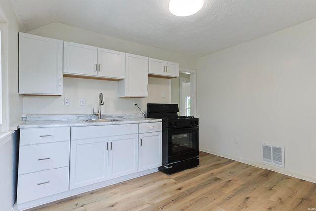 209 E 6th Street Street, Mishawaka, IN 46544