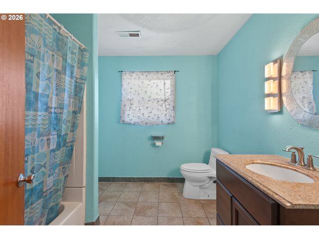 2615 OCEAN BEACH Hwy, Longview, WA 98632
