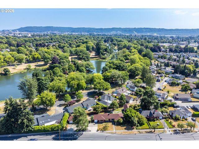 2615 OCEAN BEACH Hwy, Longview, WA 98632
