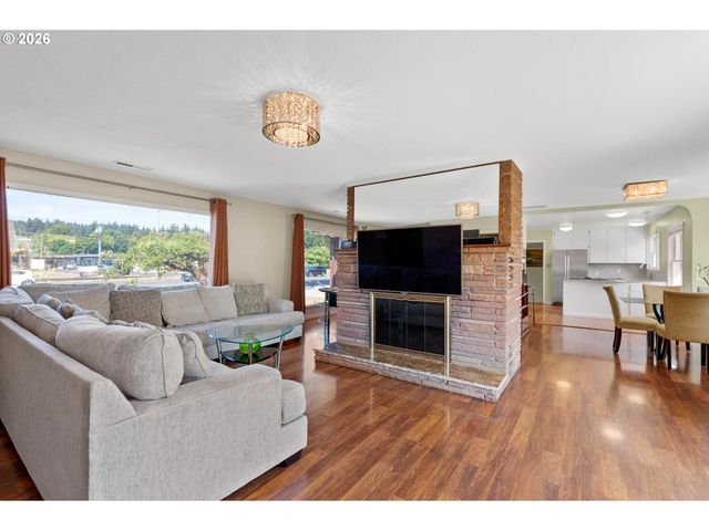 2615 OCEAN BEACH Hwy, Longview, WA 98632