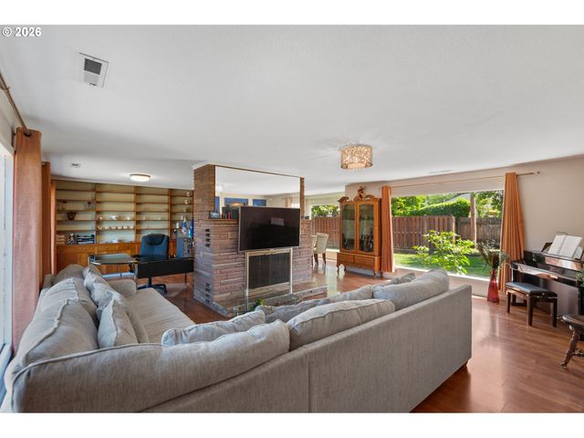 2615 OCEAN BEACH Hwy, Longview, WA 98632