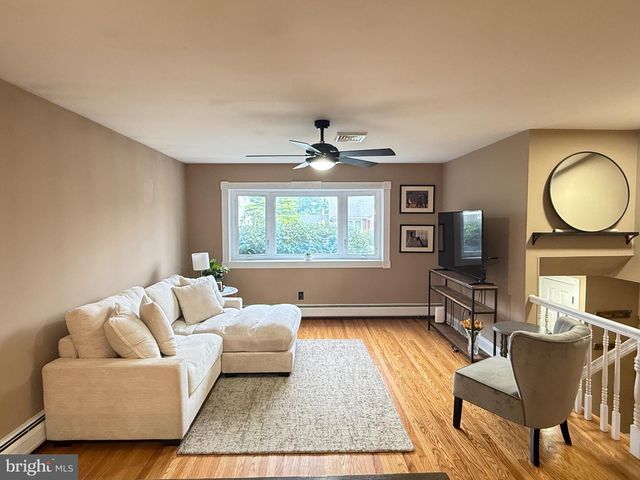 9319 MARSDEN ST, Philadelphia, PA 19114