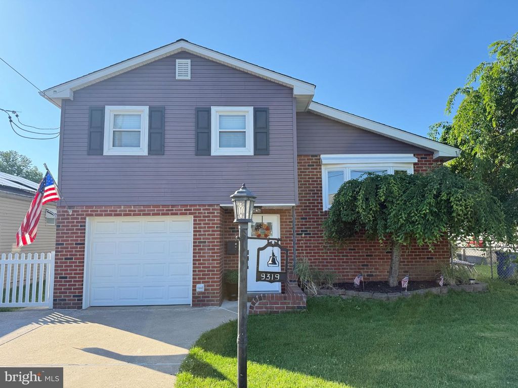9319 MARSDEN ST, Philadelphia, PA 19114