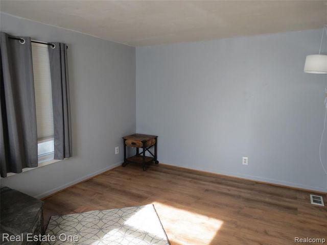 225 South Street, Fowlerville, MI 48836