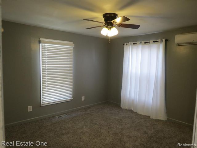 225 South Street, Fowlerville, MI 48836