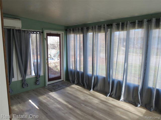 225 South Street, Fowlerville, MI 48836