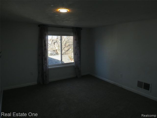 225 South Street, Fowlerville, MI 48836