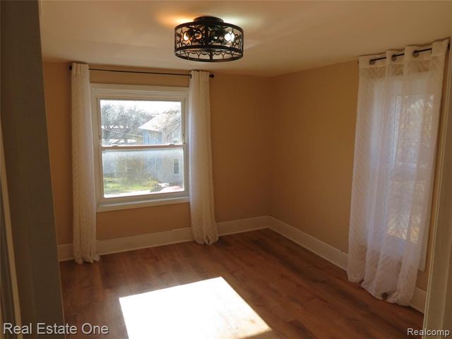 225 South Street, Fowlerville, MI 48836