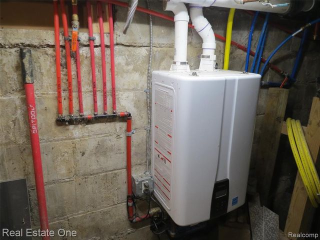 225 South Street, Fowlerville, MI 48836