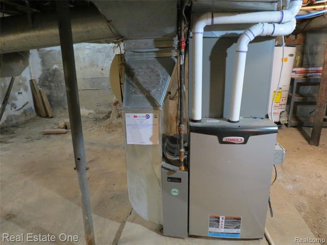 225 South Street, Fowlerville, MI 48836