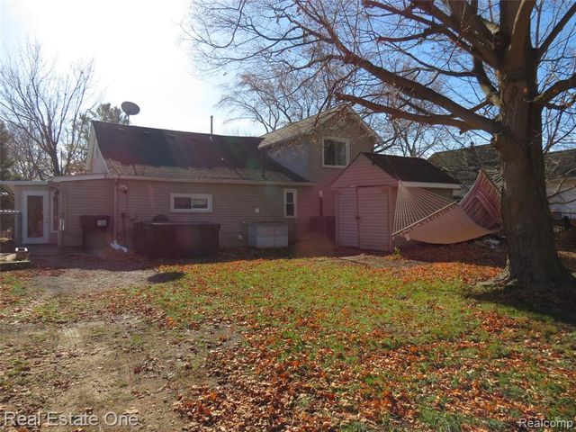 225 South Street, Fowlerville, MI 48836