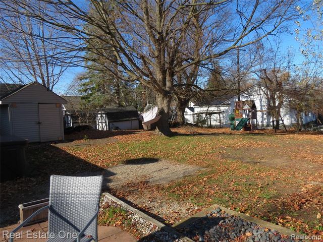 225 South Street, Fowlerville, MI 48836