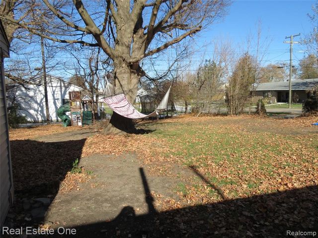 225 South Street, Fowlerville, MI 48836