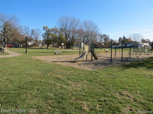 225 South Street, Fowlerville, MI 48836