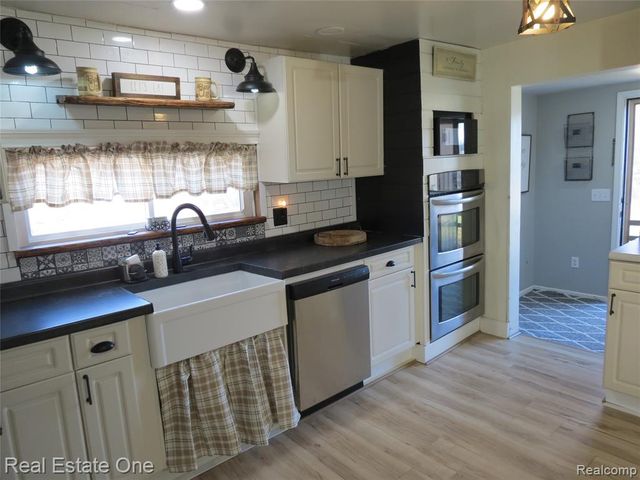 225 South Street, Fowlerville, MI 48836