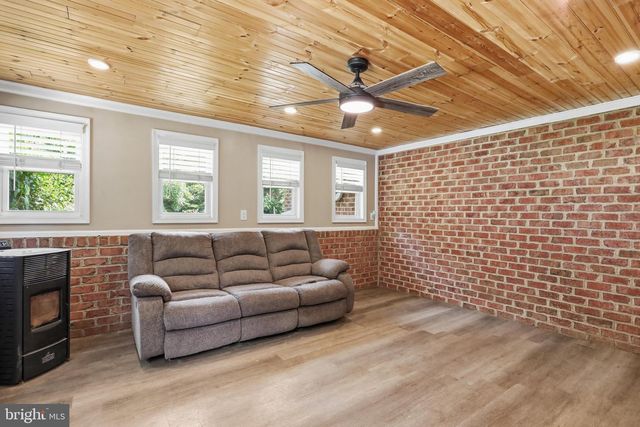 10738 APPLE TREE LN, Williamsport, MD 21795