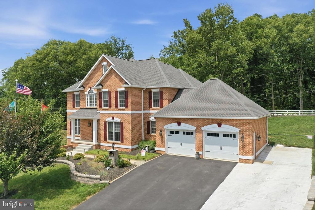 10738 APPLE TREE LN, Williamsport, MD 21795