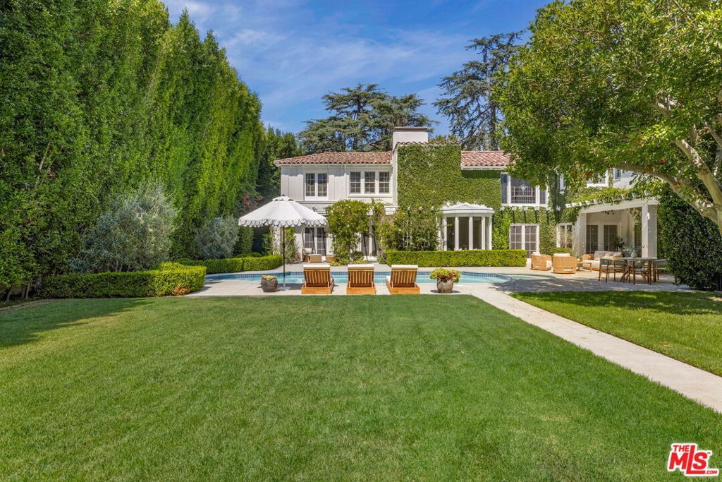 Image 1 of property listing at 612 Lorraine Boulevard, Los Angeles, CA 90005