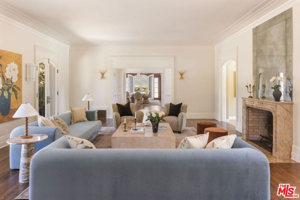 Image 10 of property listing at 612 Lorraine Boulevard, Los Angeles, CA 90005