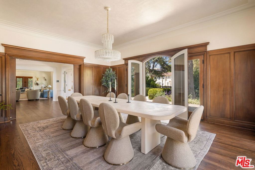 Image 16 of property listing at 612 Lorraine Boulevard, Los Angeles, CA 90005