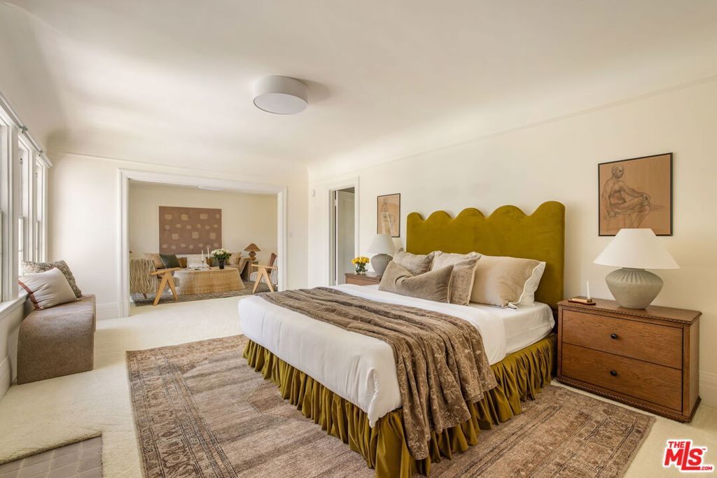 Image 26 of property listing at 612 Lorraine Boulevard, Los Angeles, CA 90005