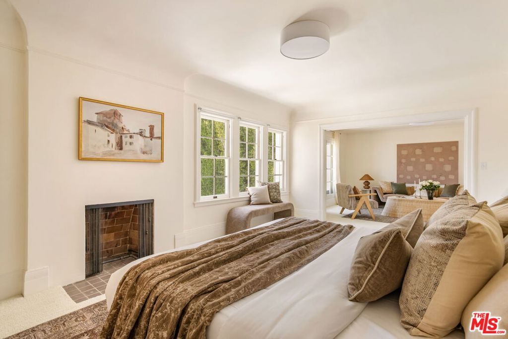 Image 27 of property listing at 612 Lorraine Boulevard, Los Angeles, CA 90005