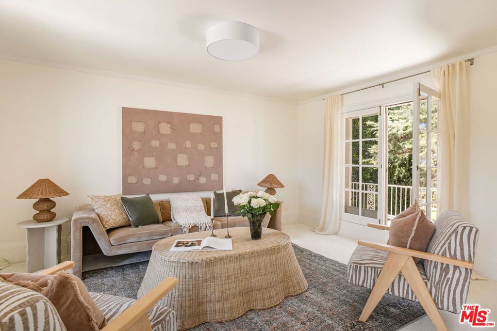 Image 28 of property listing at 612 Lorraine Boulevard, Los Angeles, CA 90005