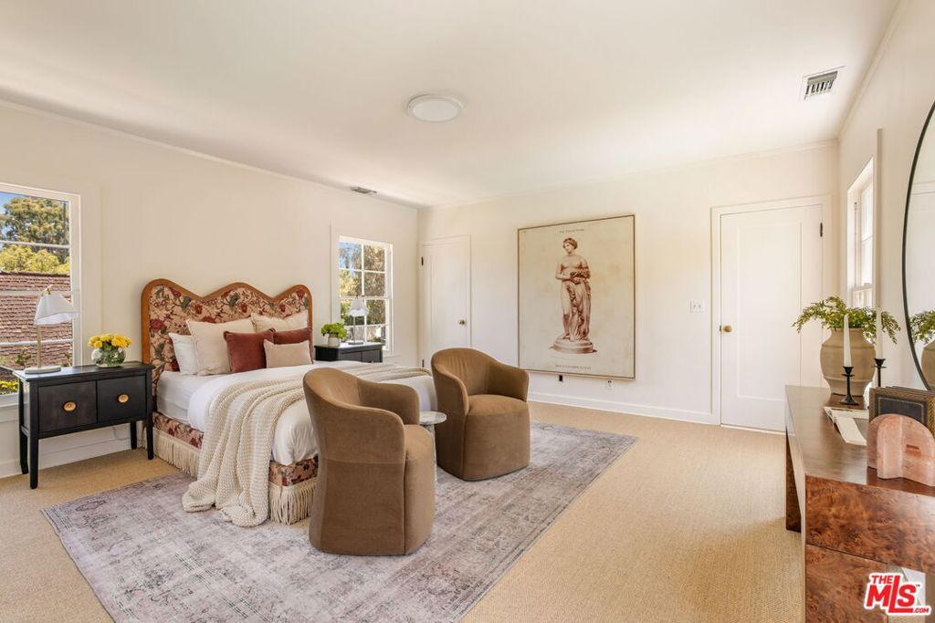 Image 33 of property listing at 612 Lorraine Boulevard, Los Angeles, CA 90005