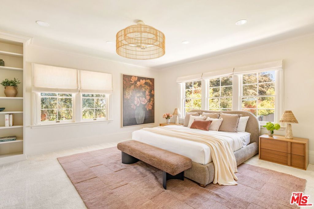Image 34 of property listing at 612 Lorraine Boulevard, Los Angeles, CA 90005