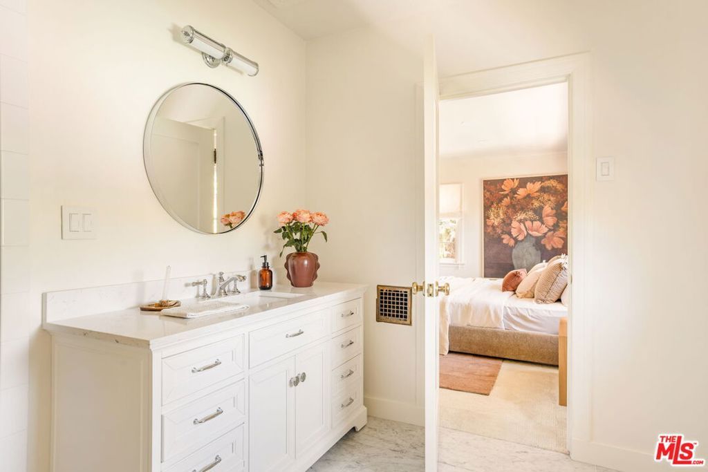 Image 35 of property listing at 612 Lorraine Boulevard, Los Angeles, CA 90005