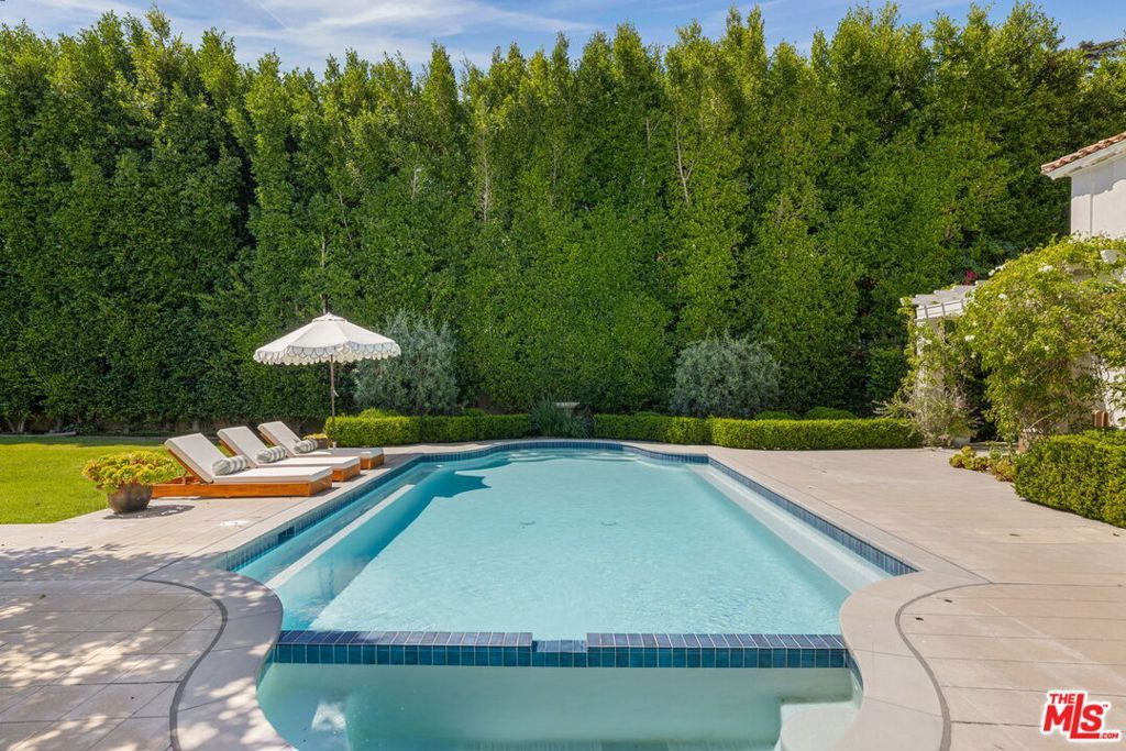 Image 36 of property listing at 612 Lorraine Boulevard, Los Angeles, CA 90005