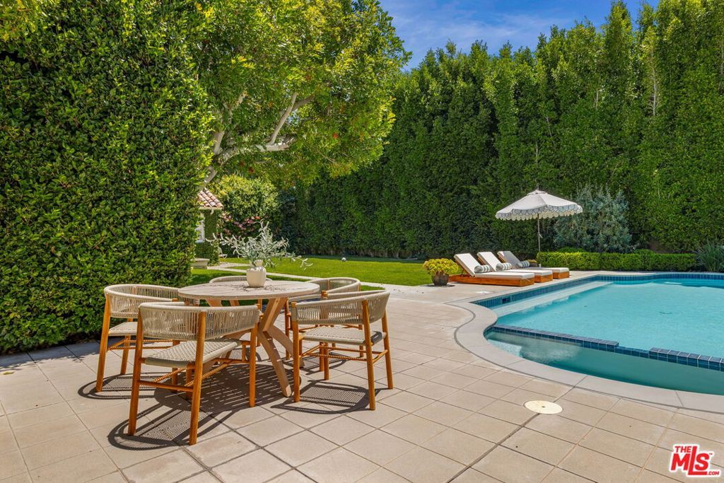 Image 37 of property listing at 612 Lorraine Boulevard, Los Angeles, CA 90005