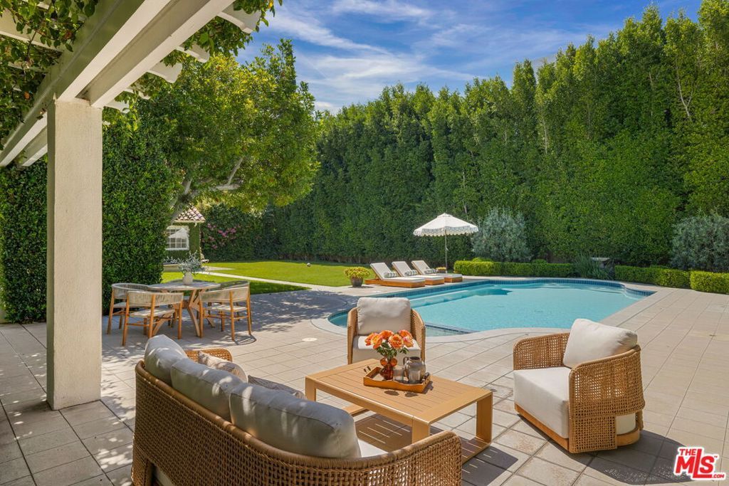 Image 38 of property listing at 612 Lorraine Boulevard, Los Angeles, CA 90005