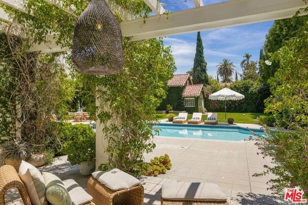 Image 39 of property listing at 612 Lorraine Boulevard, Los Angeles, CA 90005